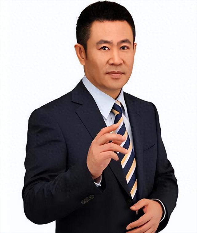 退休6个月还没享福就去世，一辈子无儿无女，他比罗京更令人惋惜