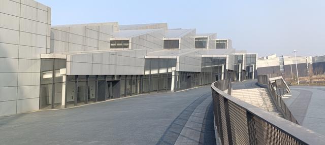 打卡界首颍南文化体育新地标沉浸式畅享科技书香与运动活力