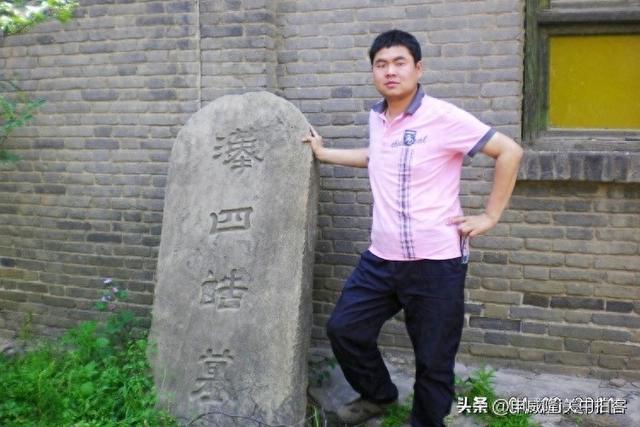 商洛市：毕沅书“汉四皓墓”石碑断成两截