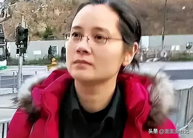 认干爹，拍风月片，被导演霸王硬上弓，没想到如今53岁下场唏嘘