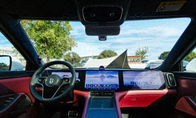 问界M9豪华SUV交付量_问界智能驾驶技术升级_问界