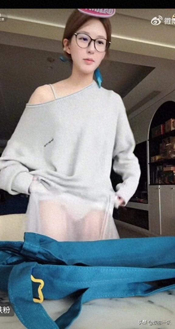 赵露思直播卖货动作幅度太大露出内裤，遭质疑博流量，太败好感！