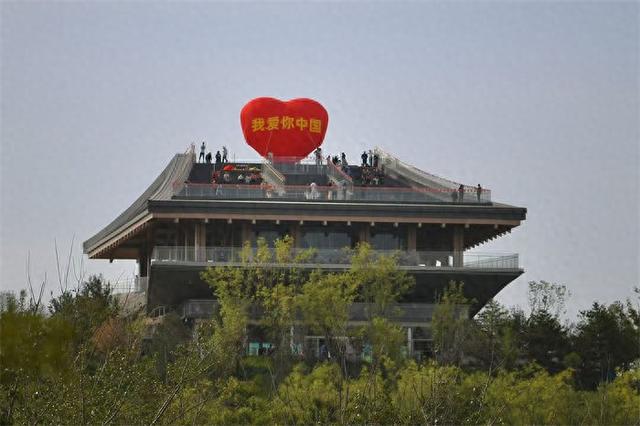 假期新玩法：国庆主题巨型气膜装置亮相南森