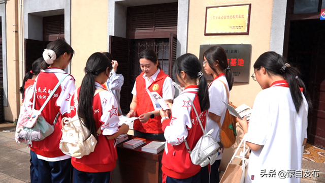 【文明旅游 正面引导】蒙自市开展文明旅游志愿服务活动