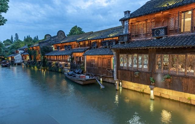 中国夜景最美的五个古镇，绝美风情醉游人，你打卡过几个
