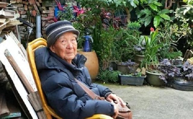 92岁台湾老兵回重庆寻亲，下飞机后却怒斥子女：这不还是台北