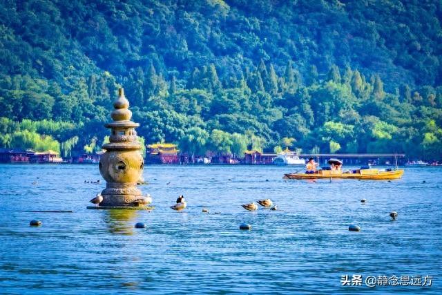 退休去旅行顺道看望几位老同学，我才发现：多年的同学情也淡如水