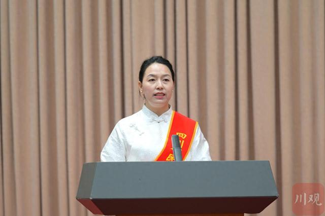 唱出各民族和谐共生的情歌——访四川省民族团结进步模范集体代表、康定市文化广播电视和旅游局党组书记吴珍