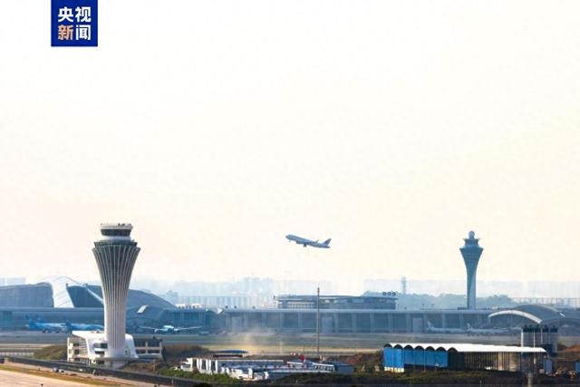 白云机场成国内首个五条商用跑道运行机场，大湾区世界级机场群加快建设