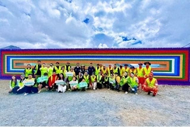 用行动发声！“网红局长”在318国道倡导环保新风尚
