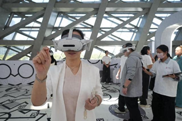 深圳报业树莓VR未来影院两馆旗舰店启幕