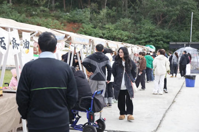 “空中芭蕾”绽放十里长山，“宜城市集”点燃消费热潮