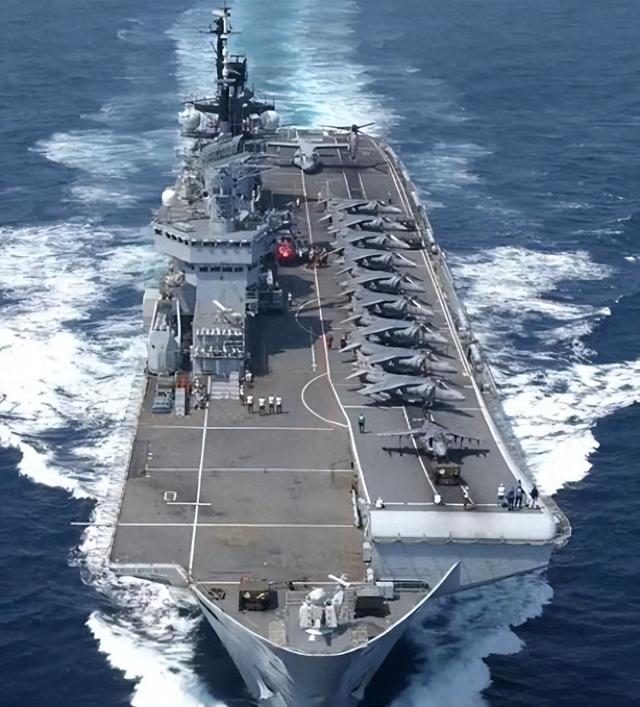 又让张召忠说中了？东拼西凑550亿建的2艘航母，如今彻底成为累赘