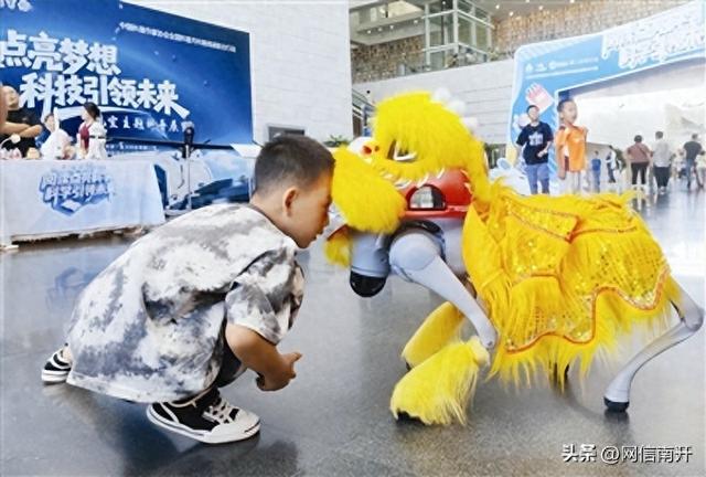 “阅见科普，智启津彩” 在图书馆体验一场科技盛宴
