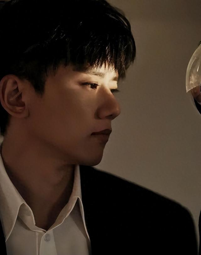 央媒发文，高调官宣42岁张杰喜讯，全网恭喜，终于等到这一天