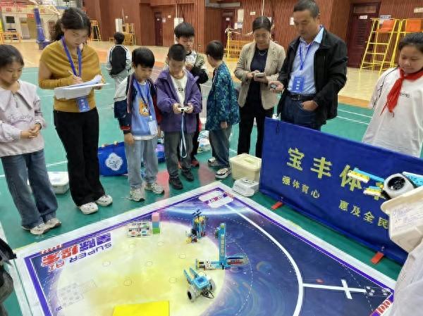 宝丰县成功举办青少年科技创新大赛