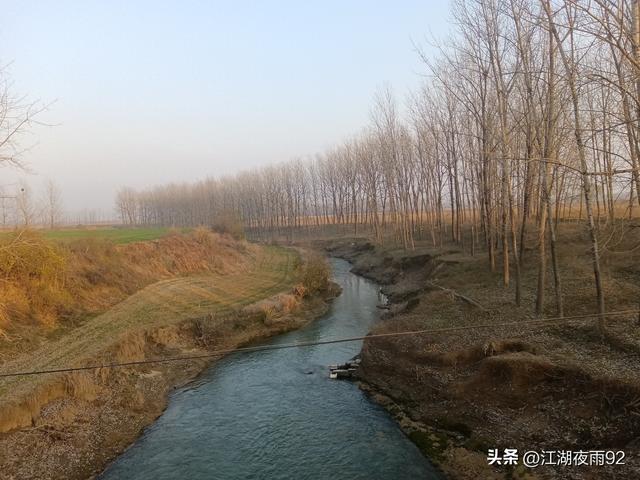 邓州林扒镇茱萸寺旁，发现古碑刻和两座石板桥，历史文化厚重