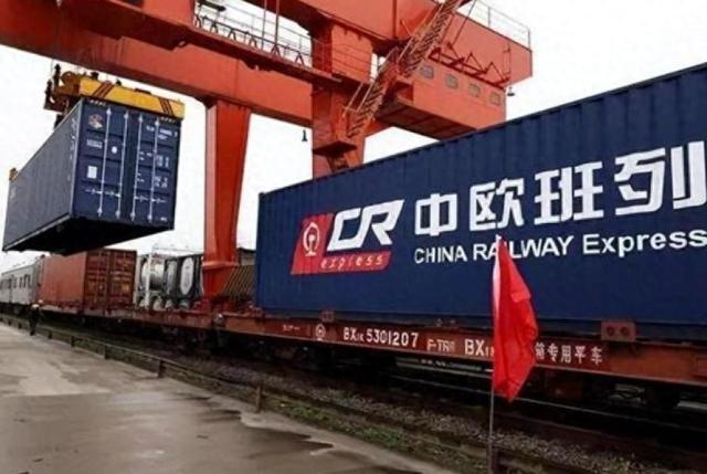 抢在特朗普之前，冯德莱恩要先来中国谈一件大事，中方证实取消关键行程，只给留1天