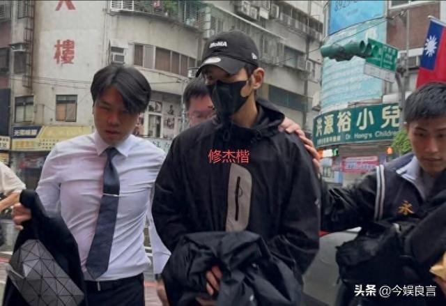 王大陆事件扩大！修杰楷、陈柏霖被上铐带走，贾静雯称孩子被吓到