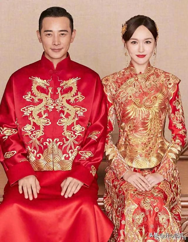 唐嫣现身葬礼！一直挽着罗晋的胳膊，夫妻俩穿黑衣，神情痛苦悲伤