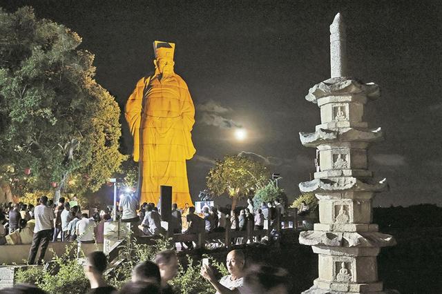 泉州：月下洛阳桥，千年古桥的夜色温柔