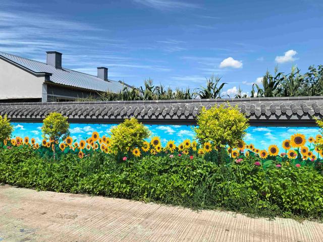 哈尔滨市香坊区25.7米长“向日葵大墙”等你来打卡