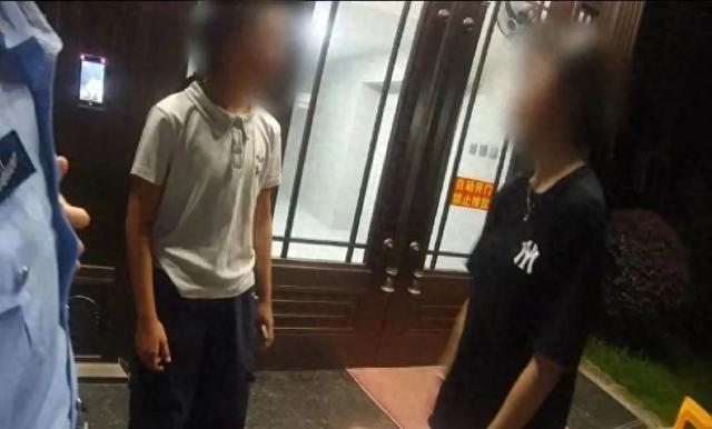 霸气群聊名称姐妹（13岁妹妹打110举报姐姐网友这才是真姐妹）