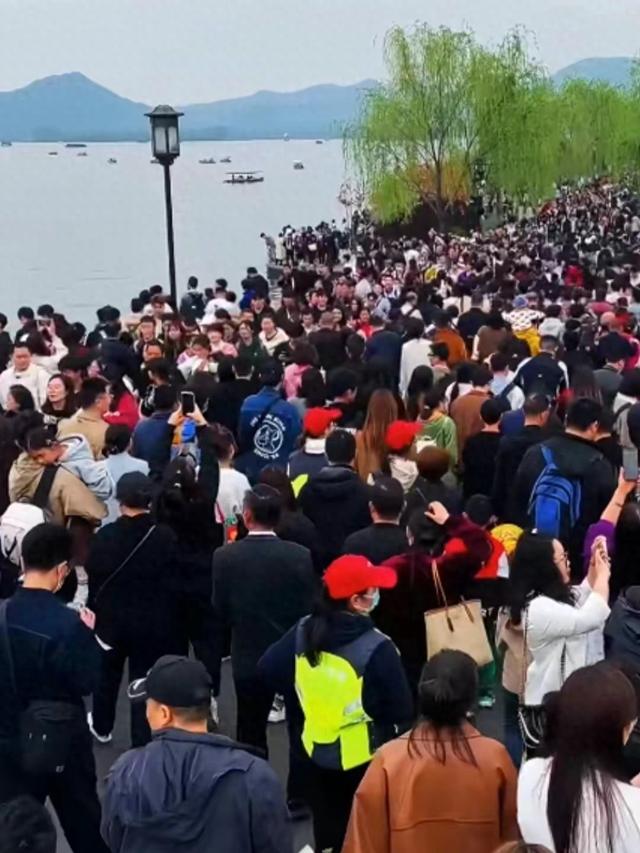 国庆假期，景区都是人，我们到底想要什么样的假期？