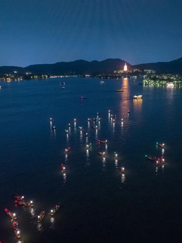 火遍全网的西湖“月亮船” 中秋再启航：预约渠道看这里