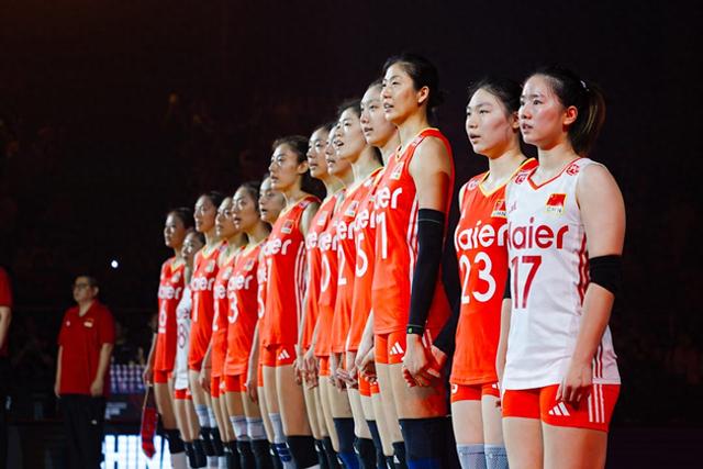 25-27被翻盘！中国女排0-2落后法国，吴梦洁庄宇珊低迷，接近出局