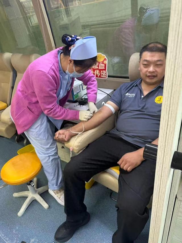 爸爸去那儿破解版游戏（快递小哥只送货辽宁这位小哥咋还答应送血）