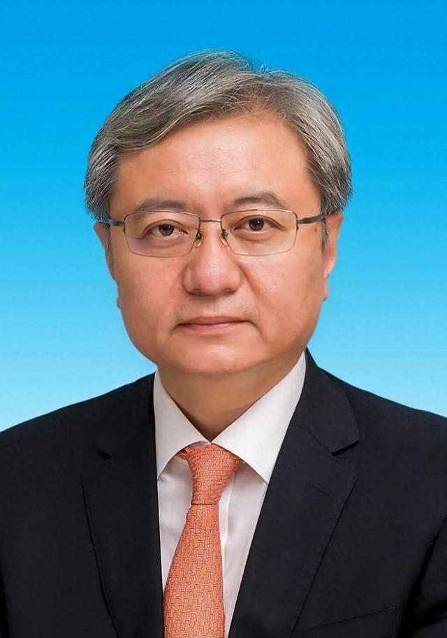 河北省政协十三届四次会议闭幕