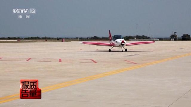 学30个小时就能拿证开飞机？揭秘航校内幕