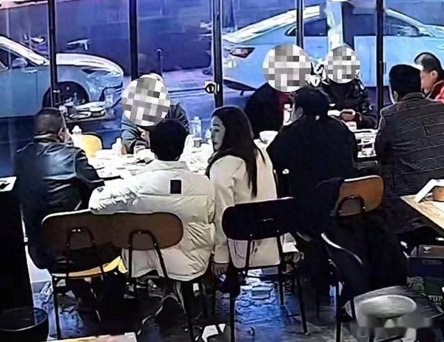 10人聚餐逃单后续：10人已社死	，组局人身份被扒，张某正脸照曝光