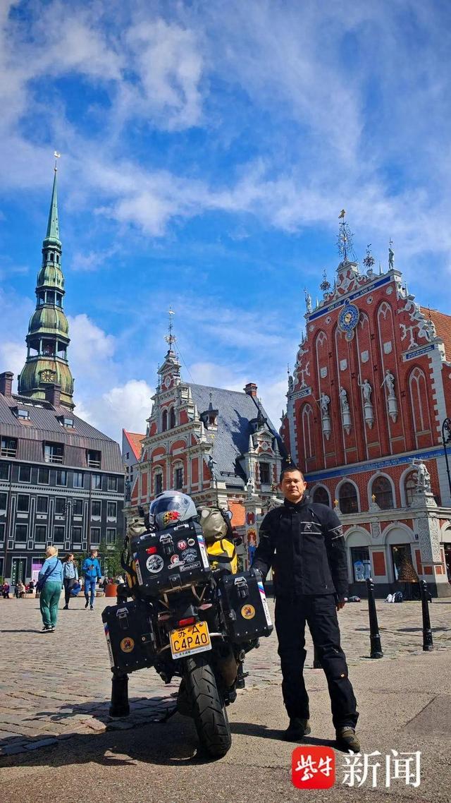 江苏男子环球之旅：骑行到伦敦，宝马摩托车被偷，损失30万元！监控拍下小偷作案过程，警方只做了问卷调查