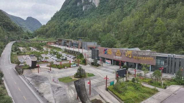 紫云格凸河景区“双节”假期受热捧