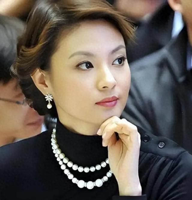 央视最惨女主持：男友死缓、丈夫入狱，如今48岁又被释永信牵连！
