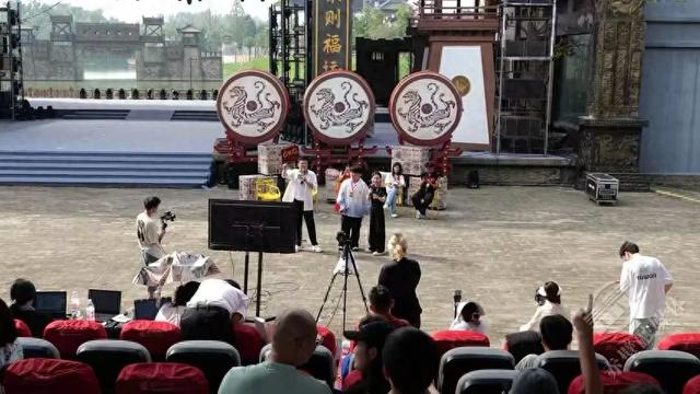 赤壁：游客嗨唱PK嗨翻天 景区景点秒变演唱会