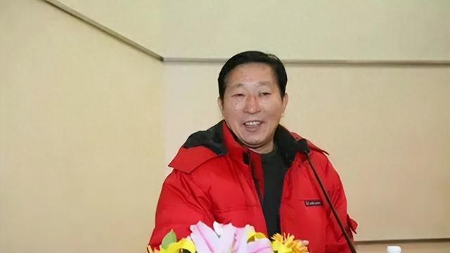 他挪用近3亿公款，却没坐过一天牢，为何国家还补发给他19年工资