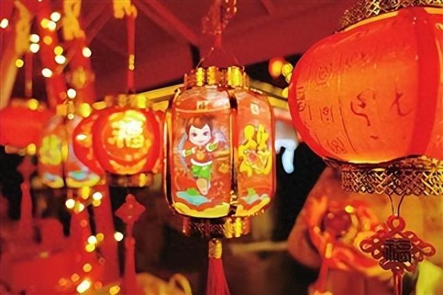 同庆街彩灯璀璨如昼