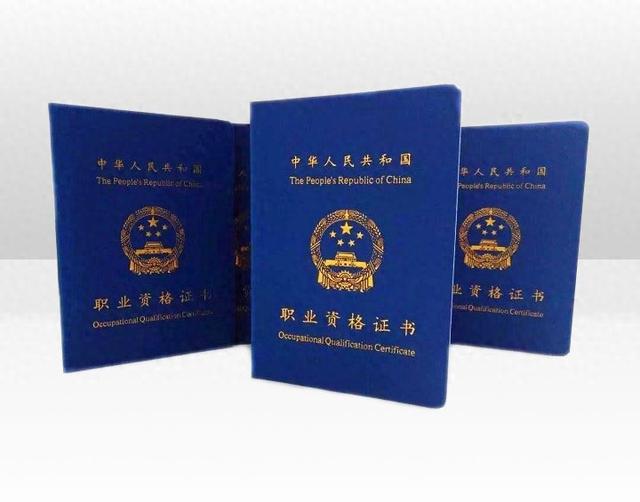 考健身教练证考试内容（健身教练资格证书都考什么内容零基础必须要培训吗）