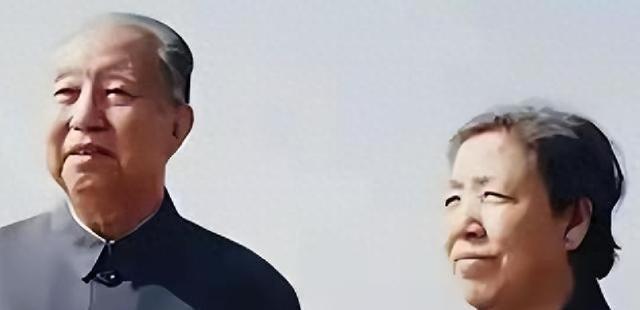 她15岁入党，18岁嫁给主席，却甚少露面，如今还健在