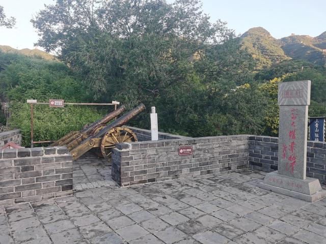 长城青山关初秋晨景