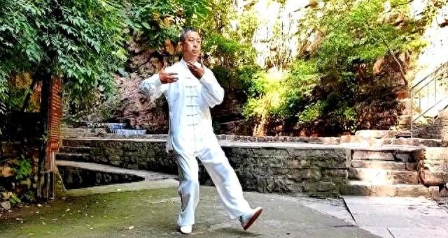 八段锦练对才养人：核心招式+发力秘要+精准适配场景