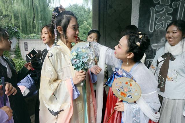 汉服热如何让洛阳从"文物仓库"变身"穿越之城"？