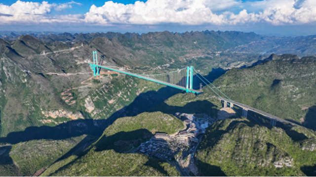 中国建成世界第一高桥，引起美国内讧，议员怒喷：我们只会搞破坏