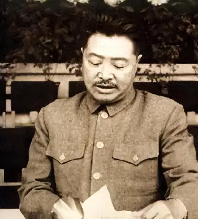55年毛主席拒绝大元帅军衔，笑问周总理：你的元帅军衔还要不要评