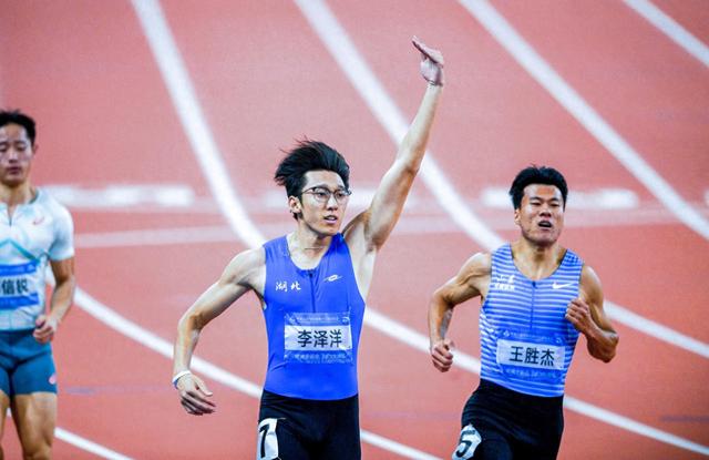 10秒11！湖北百米飞人李泽洋全运会“封王	”！他赛后表示：“向10秒大关努力！”