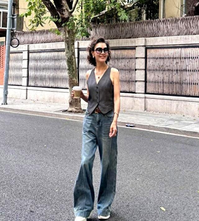 太羡慕这位姐姐的身材了！年龄69岁，身材却比20多岁的小姑娘还好