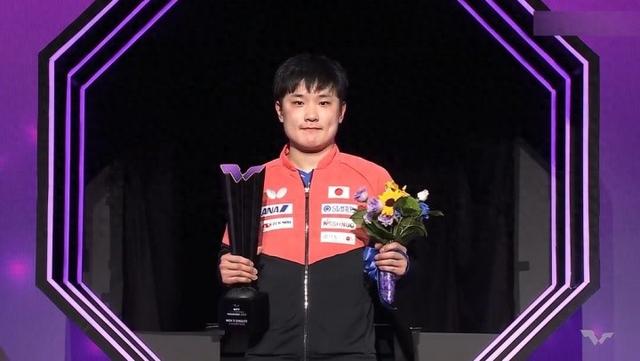 张本智和：王楚钦换衣服的时候我坐了2分钟，站起来时膝盖扭到了